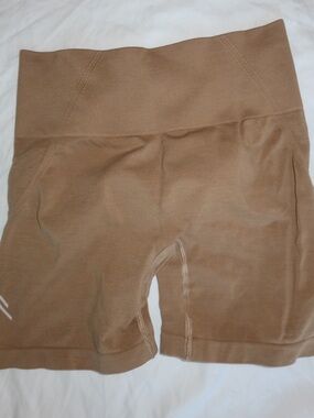 Oner Effortless shorts 
Size small